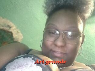 Ari_grande