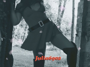 Julia6902