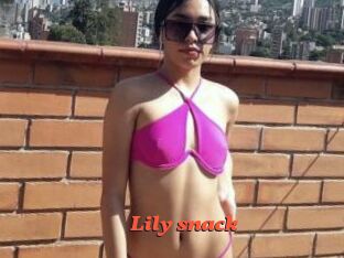 Lily_snack