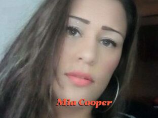 Mia_Cooper
