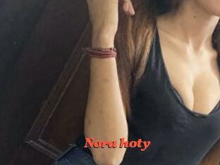 Nora_hoty